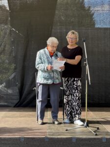 Bewohnerin der Diako Hospitalstiftung zu Altenburg, Edith Brumme, teilt Anekdoten aus dem Alltag in der Geraer Straße