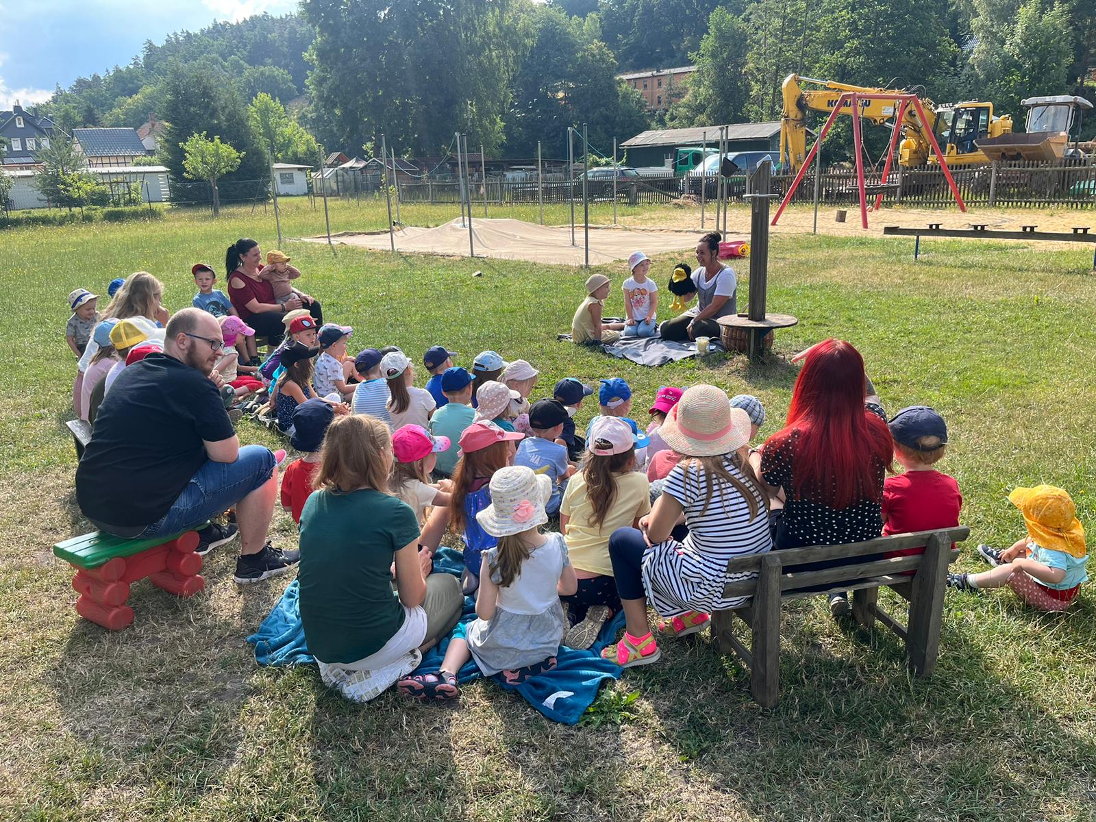 Kindergarten Senfkorn Rottenbach -alle im Garten