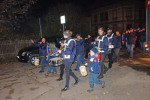 Martinstag - Umzug mit Spielmannszug zur Kirche