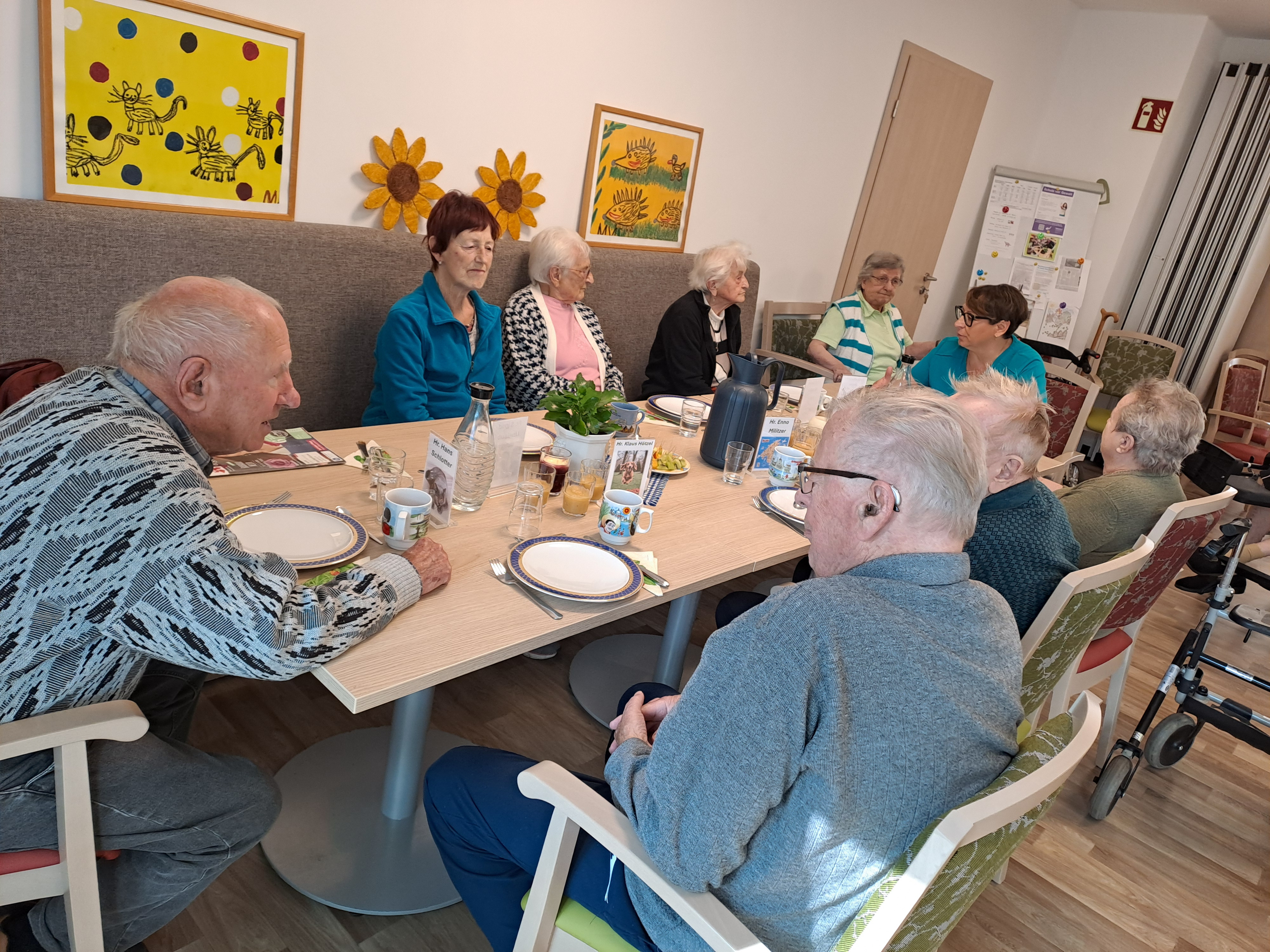 Tagespflege St. Martin Ebersdorf, Kaffeetafel mit Gästen