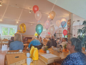 Besondere Wohnform Michaelishaus Schleiz, Geburtstagsfeier mit vielen Luftballons