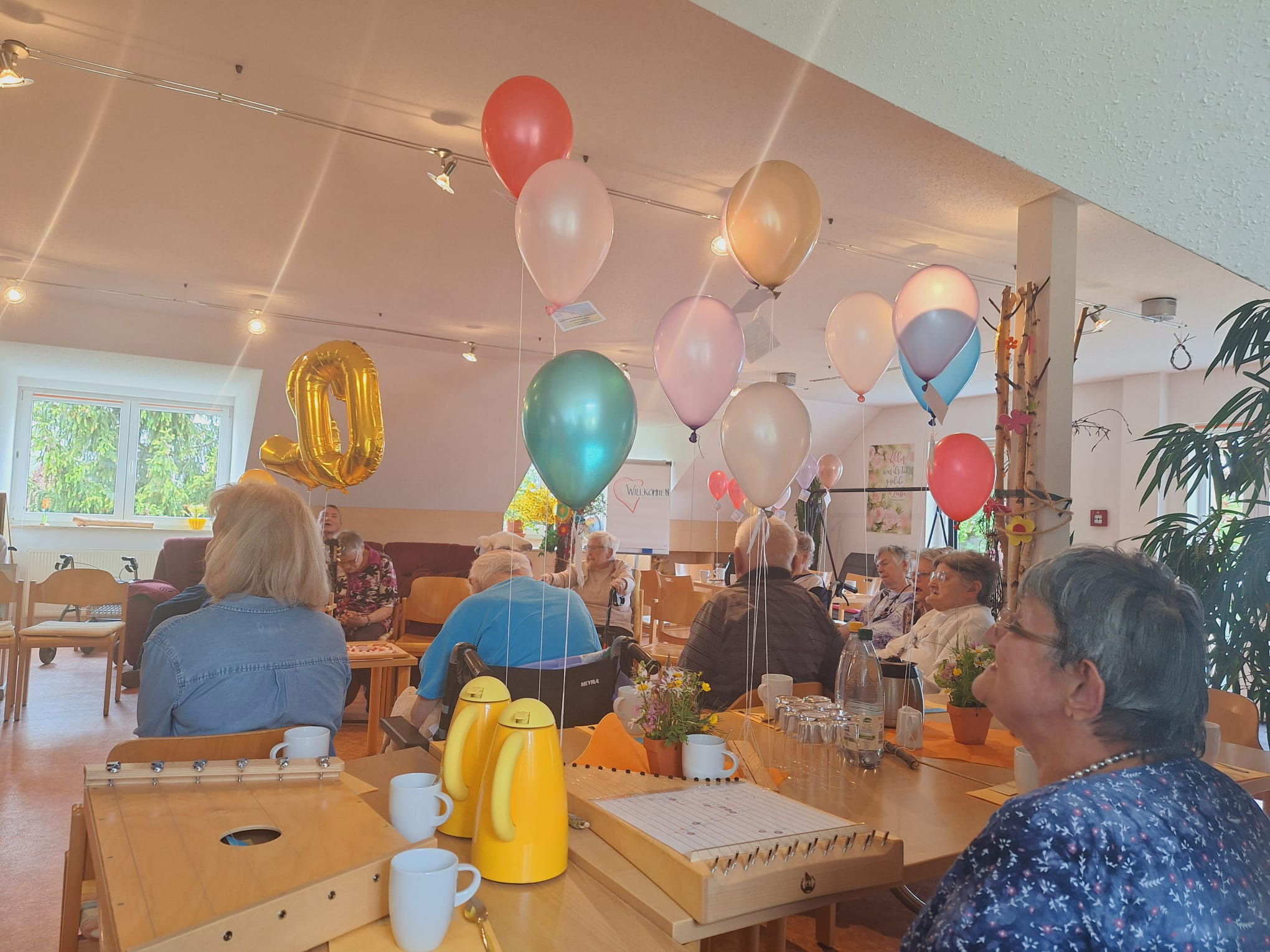 Besondere Wohnform Michaelishaus Schleiz, Geburtstagsfeier mit vielen Luftballons