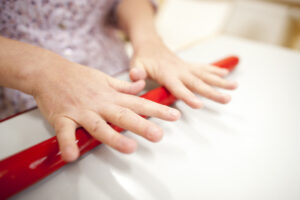 Ergotherapie-Praxis Weimar_Hände beim kneten