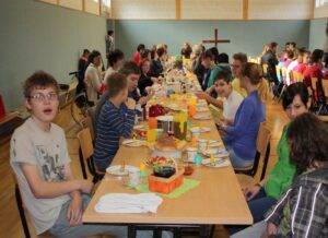Fürstin-Anna-Luisen-Schule Bad Blankenburg, Osterfrühstück in der Turnhalle