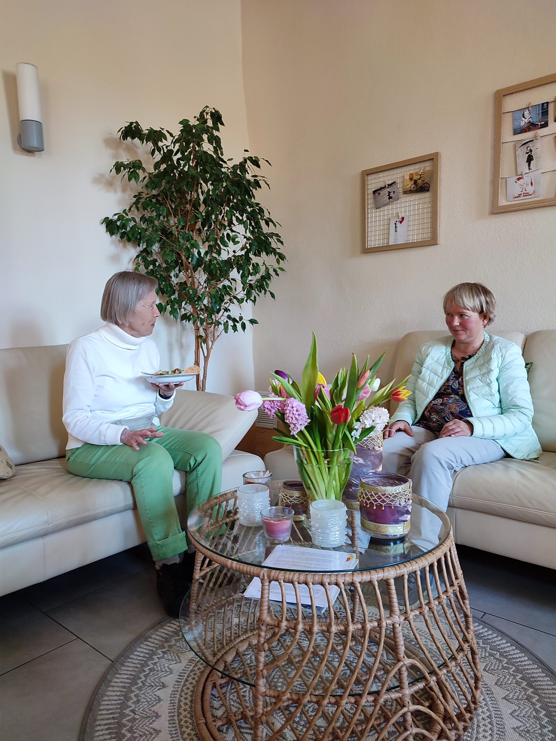 Frauenzentrum Waage_Saalfeld_zwei Frauen im Gespräch