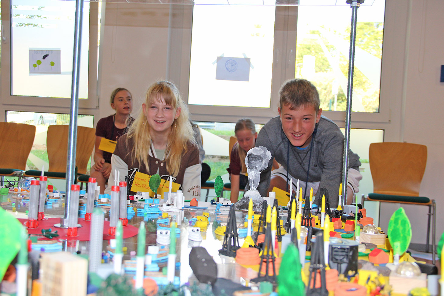 Freie Montessori-Gemeinschaftsschule Bad Lobenstein - Schüler bei einer Projektarbeit