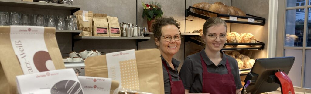 Christo- Café Bad Lobenstein - zwei Frauen hinter der Ladentheke