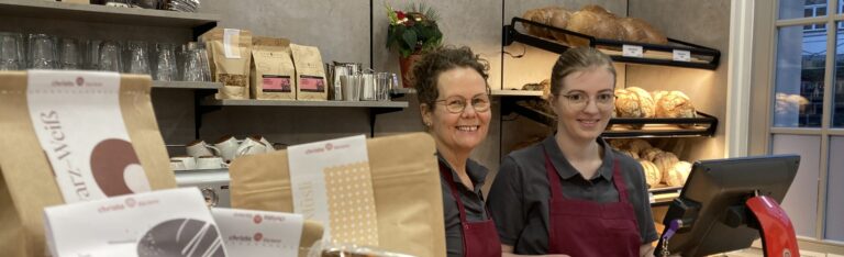 Christo- Café Bad Lobenstein - zwei Frauen hinter der Ladentheke