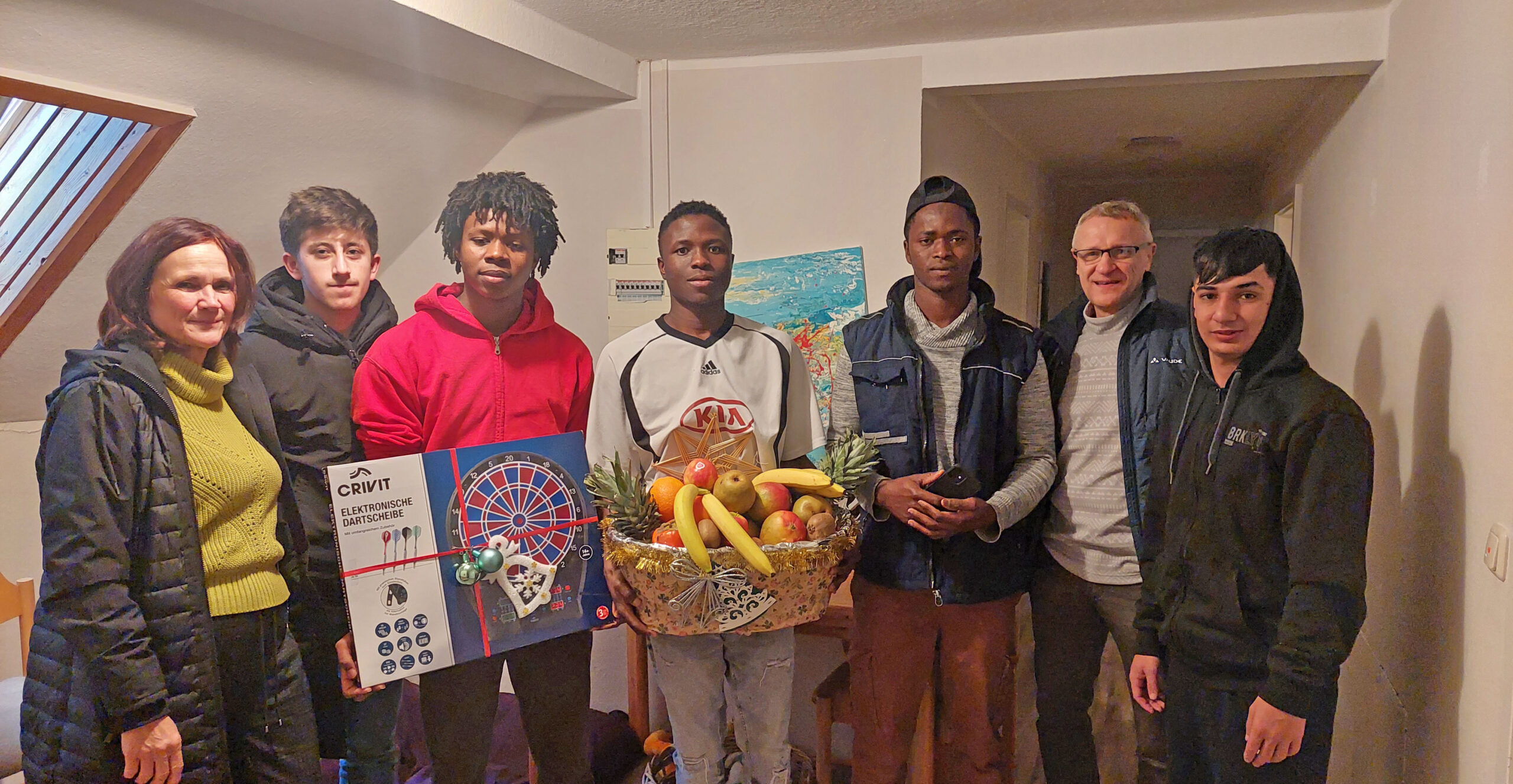 Jobmanager Saale-Orla, Personengruppe mit Geschenken