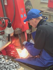 Jobmanager Saale-Orla, ein Mann beim Schweißen