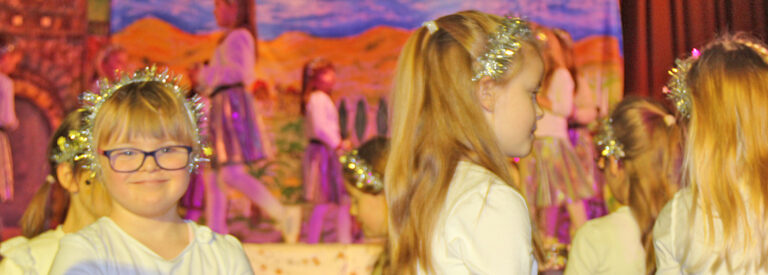 Michaelisschule Bad Lobenstein - Kinder spielen ein Musical