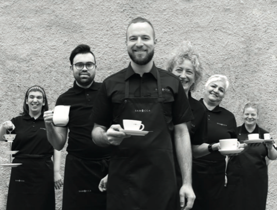 Café Samocca Weimar_sechs Menschen mit Cafétassen