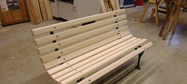 Holzwerkstatt-Werkstätten Christopherushof Altengesees_neue Gartenbank aus Holz