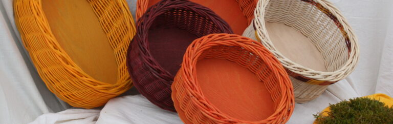 Korbflechterei_Werkstätten Christopherushof Altengesees_fünf bunte Brotkörbe