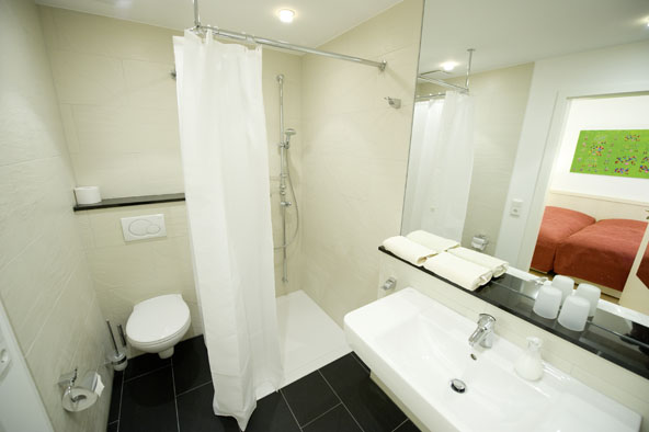 Badezimmer in der Herberge der Diakoniestiftung Thüringen