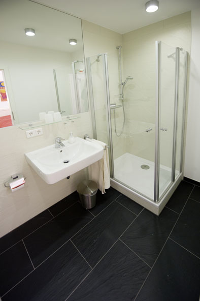 Badezimmer in der Herberge der Diakoniestiftung Thüringen