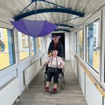 Auftaktveranstaltung des Thüringer Modellprojektes „Rehabilitativ orientierte Pflege und Prävention“ im Seniorenzentrum Emmaus in Saalburg-Ebersdorf, Saale-Orla-Kreis, Dame im Rollstuhl wird durch einen Flur geschoben