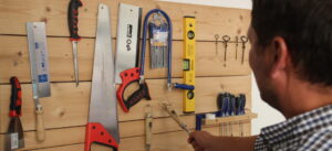 BerufsBildungsBereich_Werkzeuge an der Wand