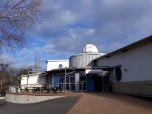 Blick auf die Sternwarte im Jugend- und Stadtteilzentrum Saalfeld