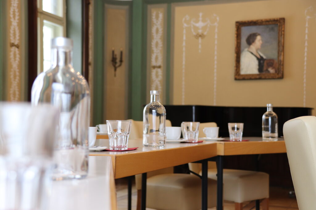 Landgut Holzdorf Blick in das Musikzimmer