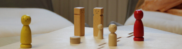 Brettspiel mit Familienfiguren