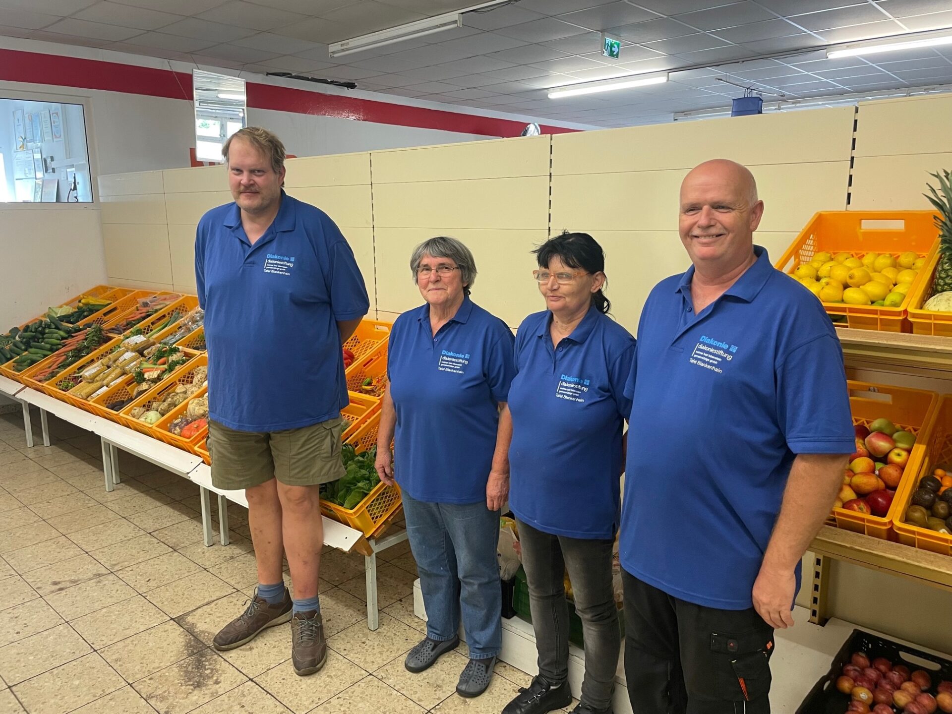 Tafel Blankehain , ehrenamtliche Helfer in blauen Tshirts