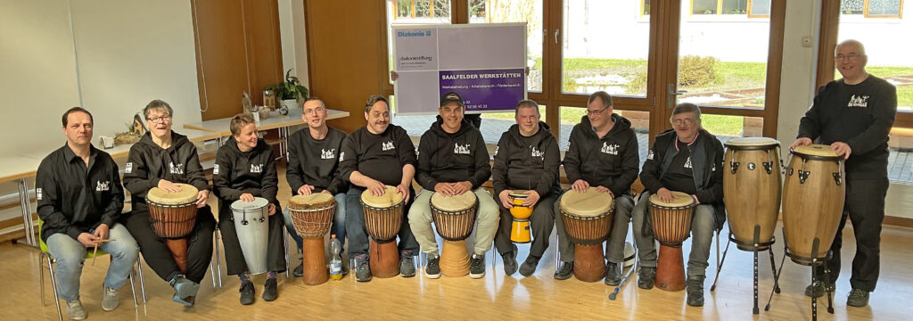 Trommelgruppe Kongas, Bild auf alle Musiker während einer Probe