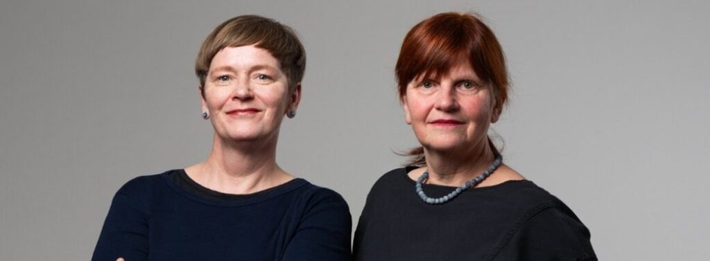 AGATHE Weimarer Land - Zwei Frauen in schwarzer Kleidung