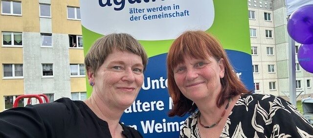 AGATHE - zwei Beraterinnen zeigen Daumen hoch
