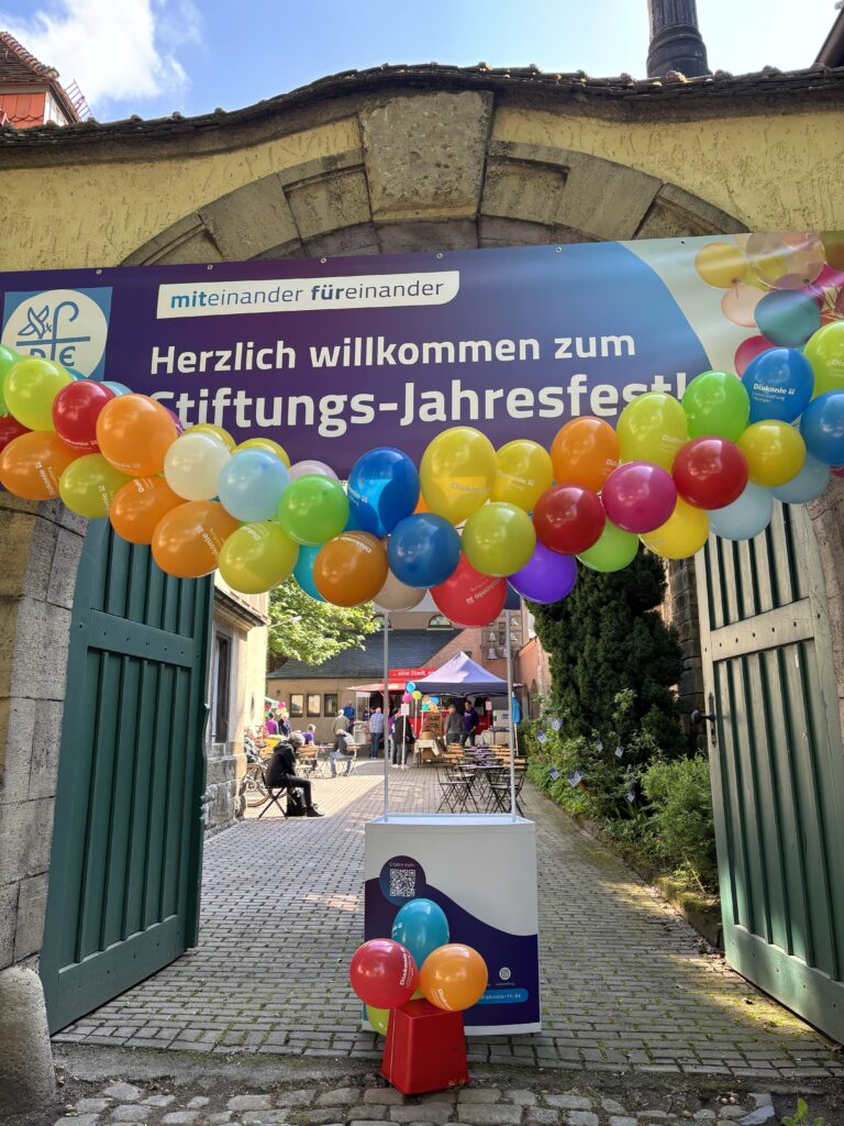 Eingang zum 154. Stiftungs-Jahresfest der Ev.-Luth. Diakonissenhaus-Stiftung Eisenach am Eisenacher Karlsplatz