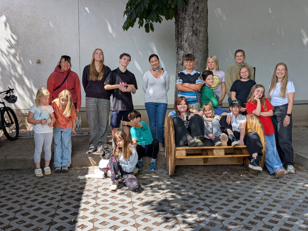 Teilnehmerinnen und Teilnehmer des Schülerfreiwilligentages auf einem Gruppenbild