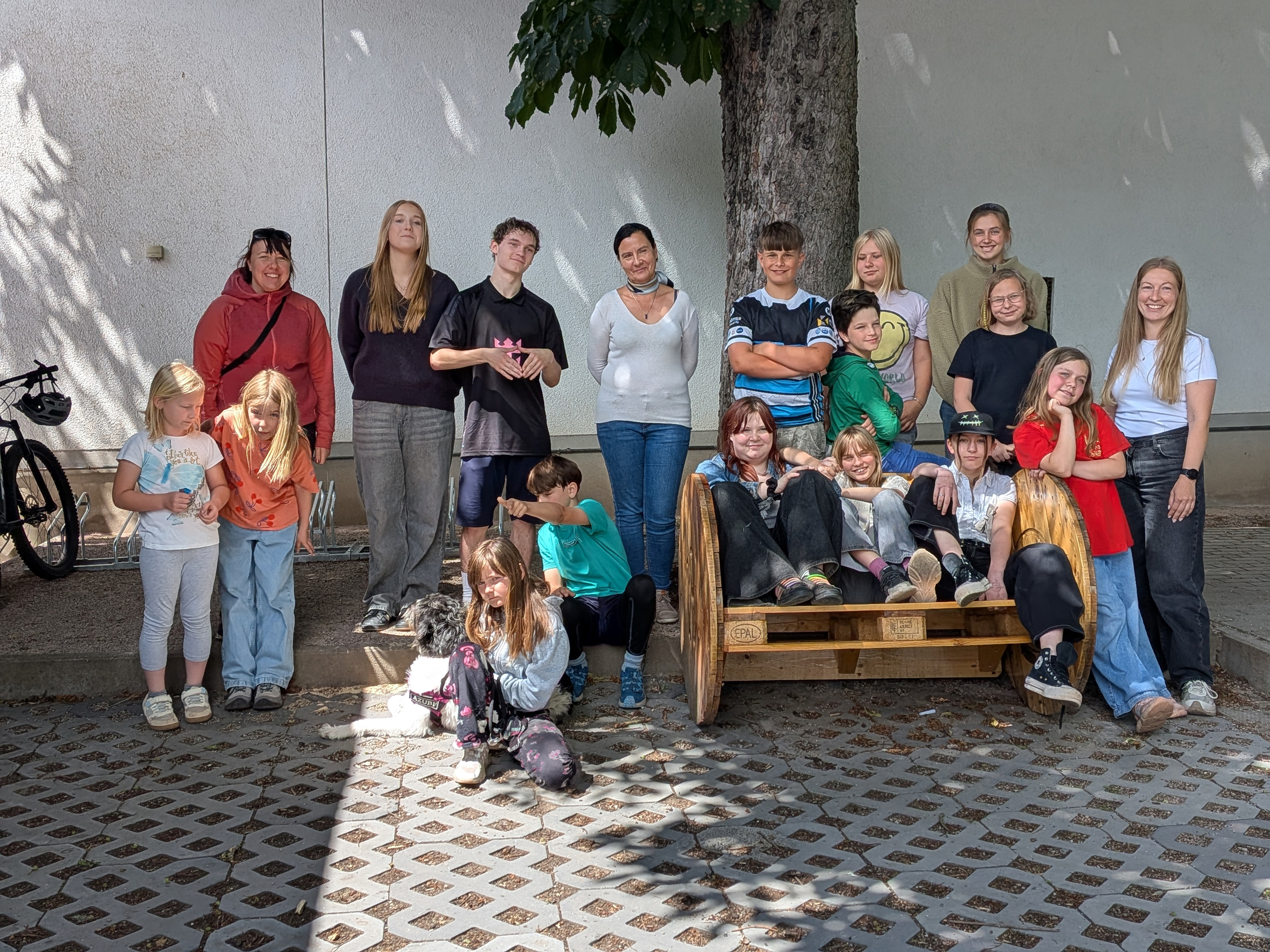 Teilnehmerinnen und Teilnehmer des Schülerfreiwilligentages auf einem Gruppenbild