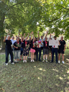 Sportteam feiert über den Sieg bei den Nationalen Sommerspielen