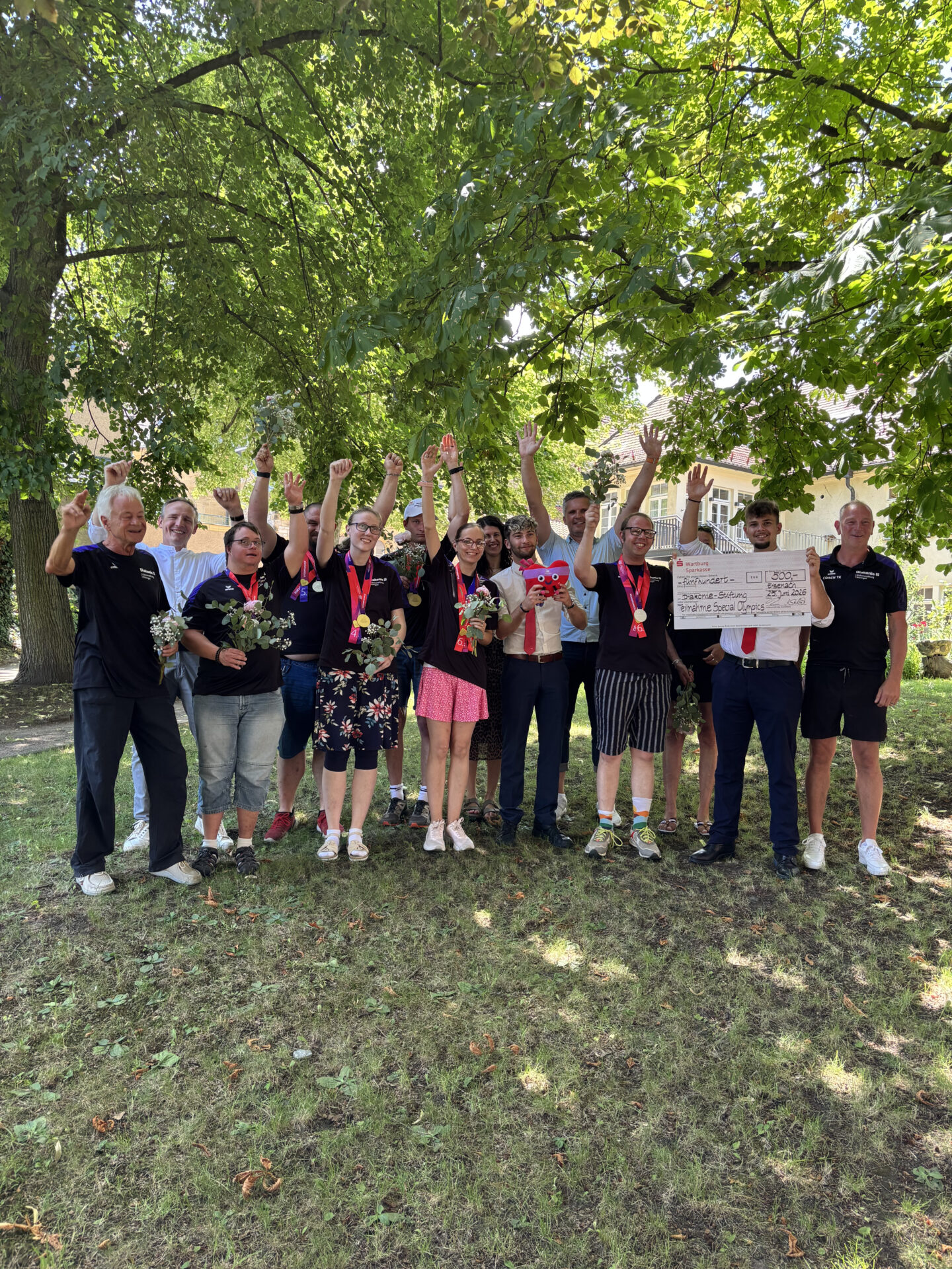 Sportteam feiert über den Sieg bei den Nationalen Sommerspielen