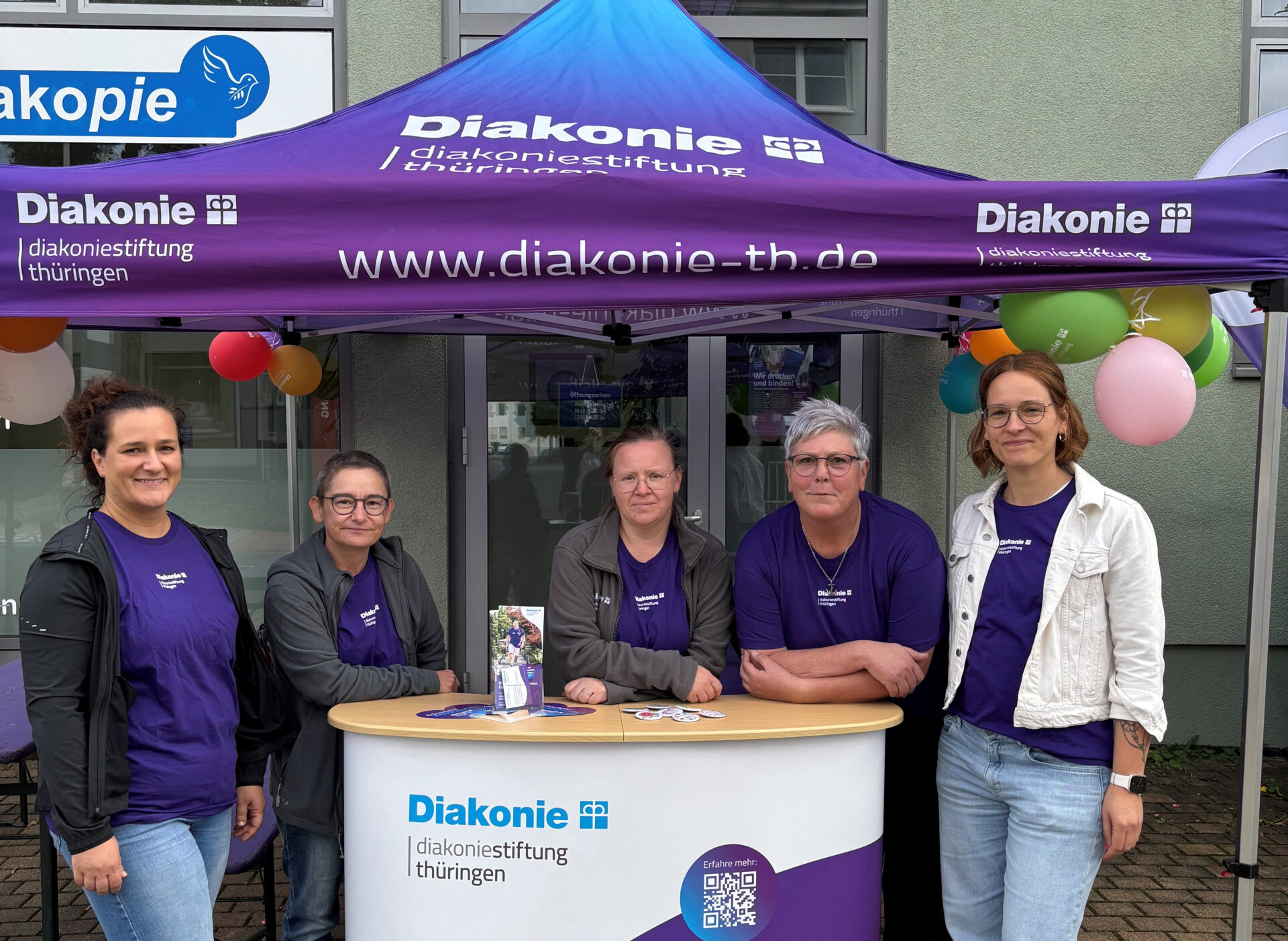 Eisenacher Altstadtfest_2026-Stand mit fünf Mitarbeiterinnen