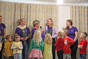 35 Jahre Kindergarten im Haus Gottesschutz - Festgottesdienst - Kindergartenleiterin dankt ihrem Team