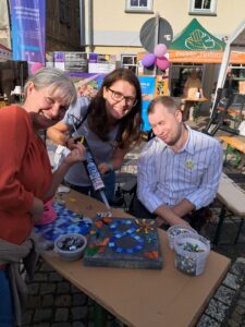 Tag der Diakonie in Bad Blankenburg - drei Frauen mit einem Kreativangebot